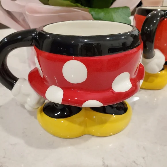 Disney's Mickey and Minnie Mugs - Picture 4 of 7